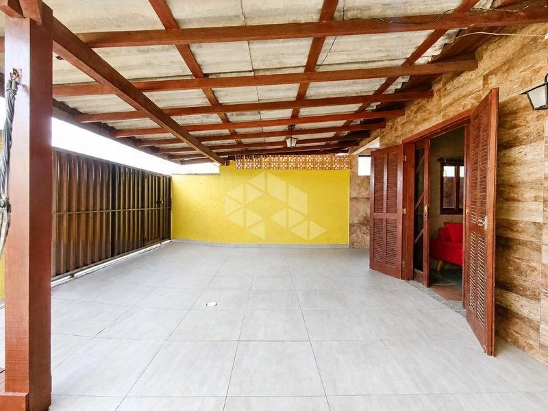 Balcony with a grill in a 2-bedroom house, 100 m² — photo 22