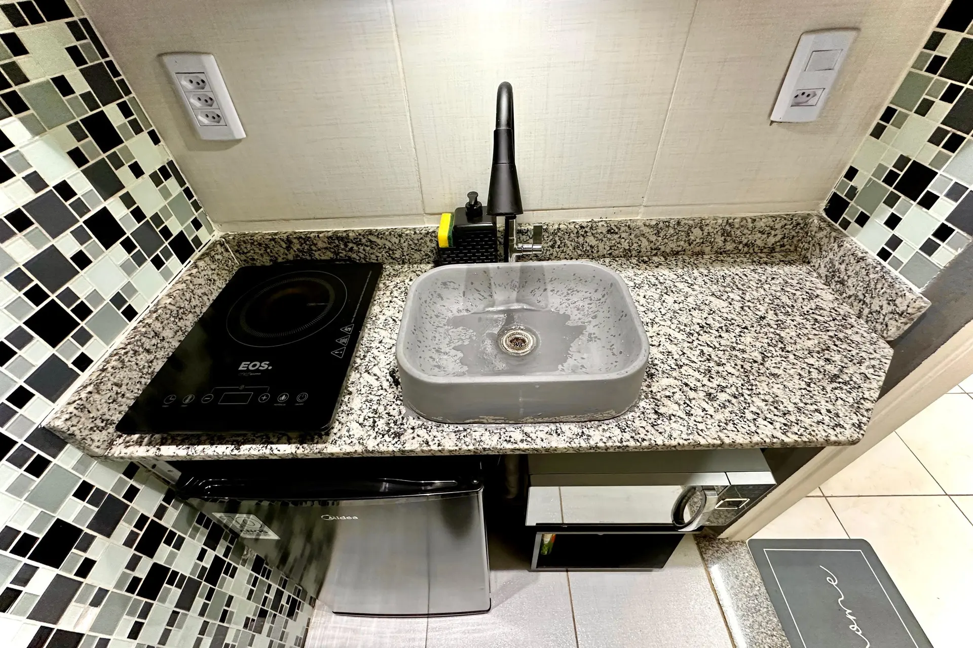 Furnished studio with 1 bedroom and a glass shower — photo 18