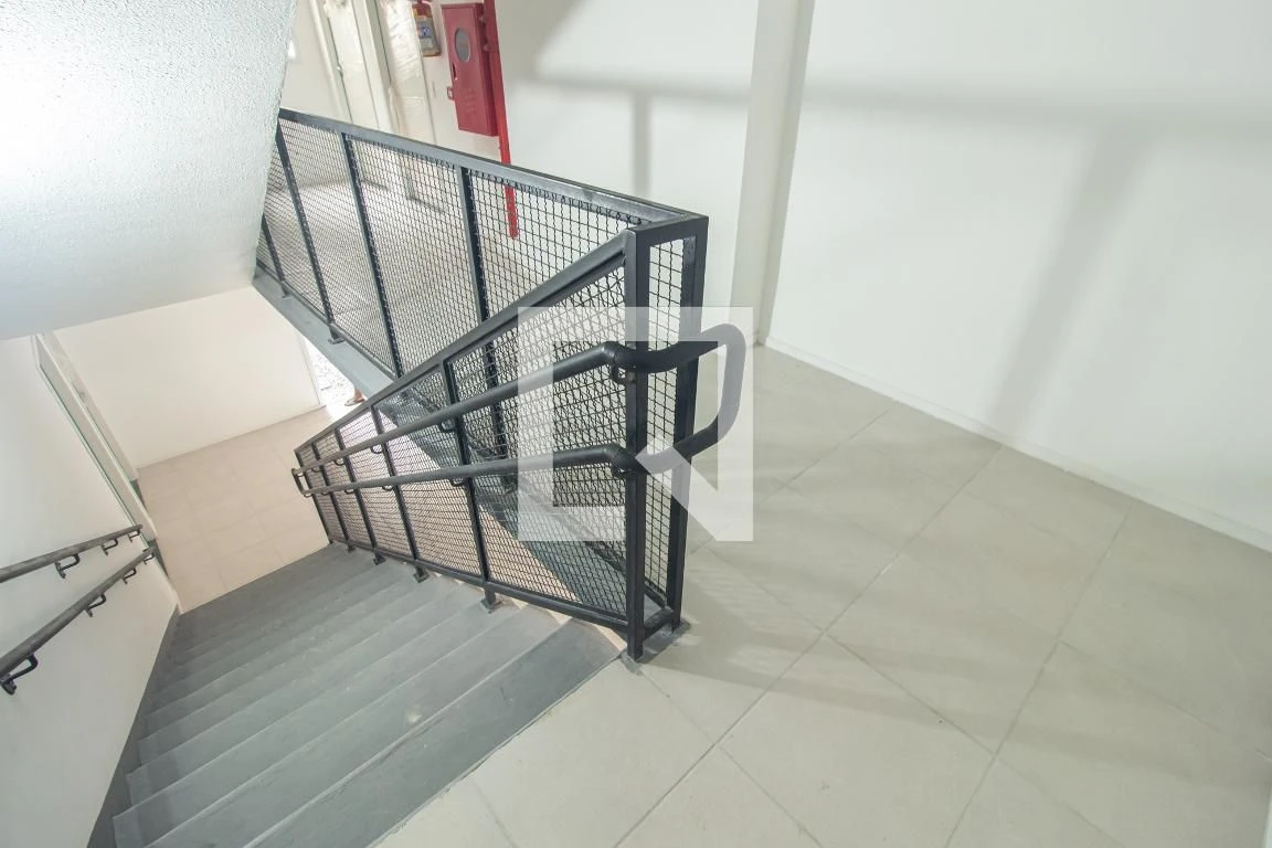 2-bedroom apartment in a building with a gym — photo 40
