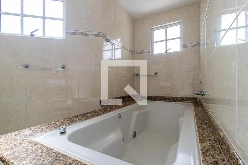 3-bedroom house with a glass-enclosed balcony — photo 48