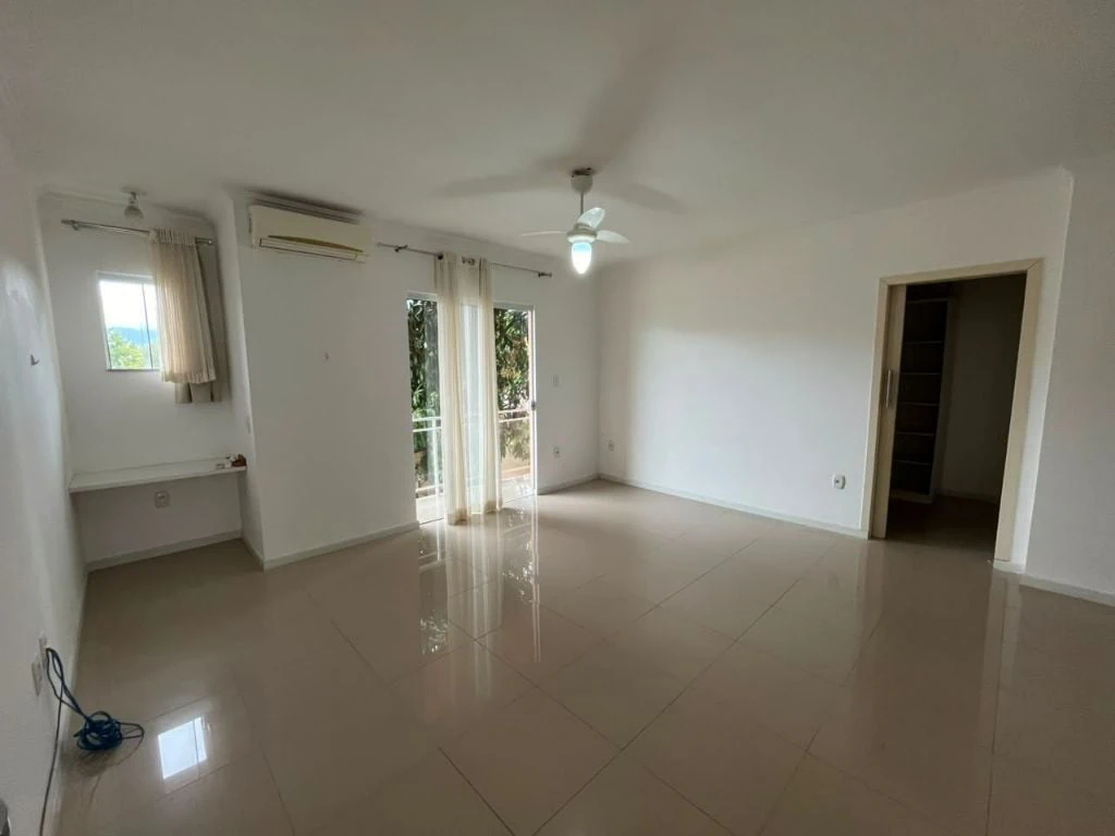 Casa de 190 m² con 5 dormitorios y 3 plazas de garaje — photo 4