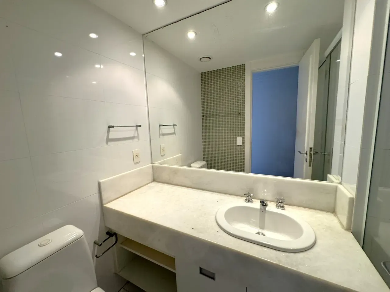 4-bedroom apartment in a building with a sauna — photo 19
