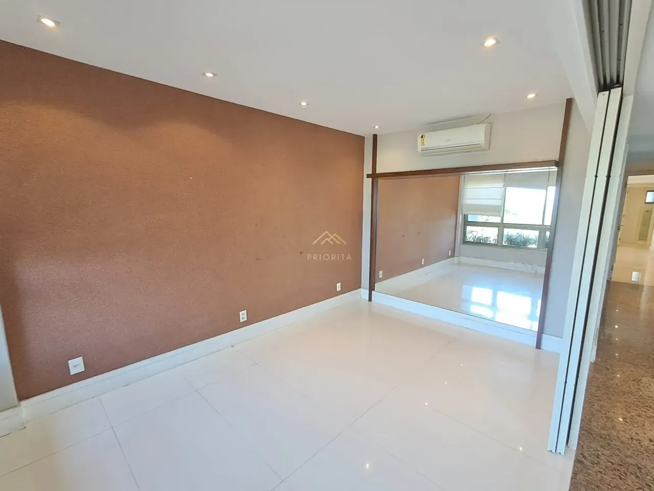 Floor-to-ceiling windows in a 4-bedroom apartment, 235 m² — photo 14