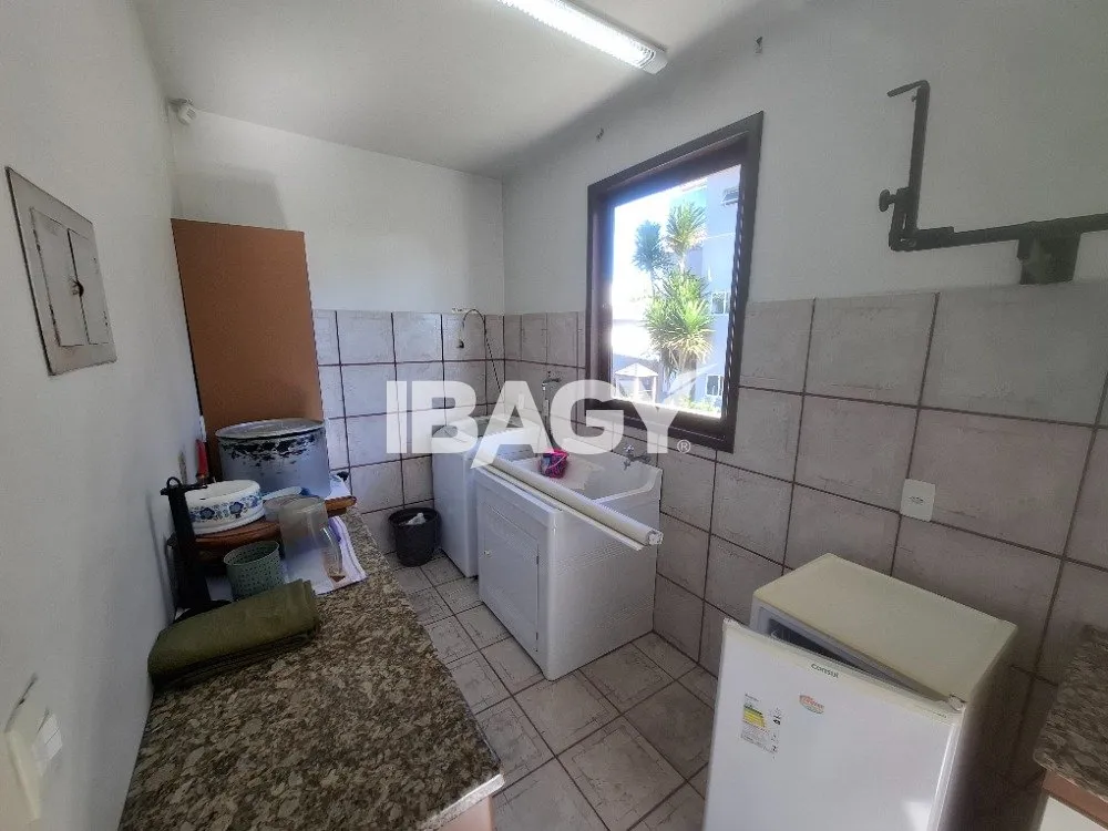 Furnished house with 5 bedrooms, 2 suites and 2 parking — photo 9