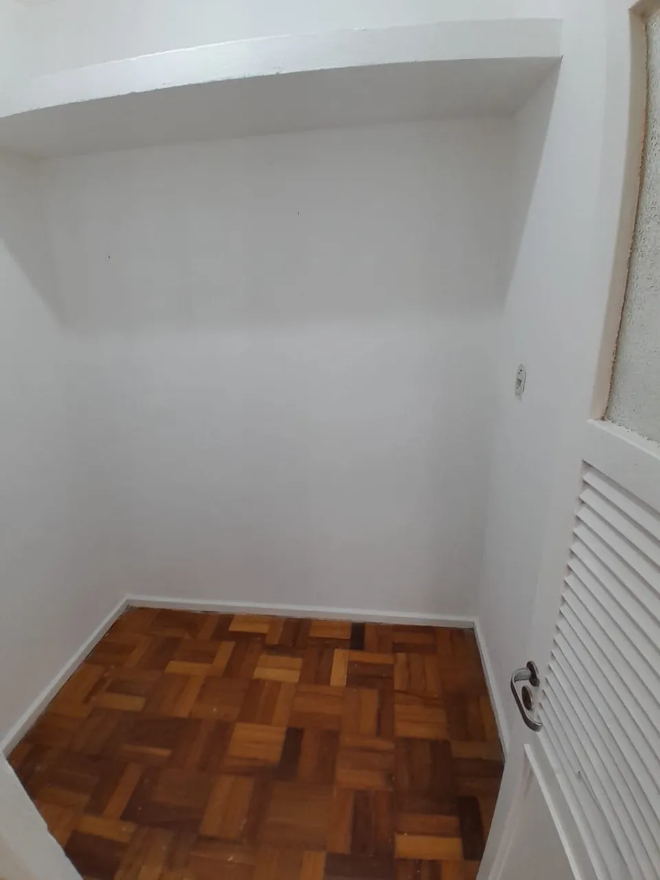 Unfurnished 2-bedroom apartment with a separate kitchen — photo 12