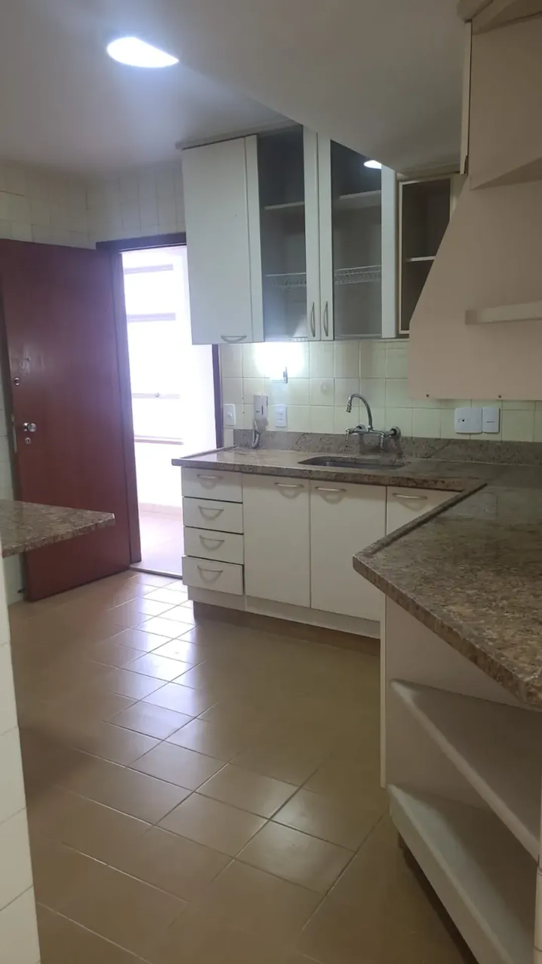 3-bedroom apartment with a bathtub in Rio de Janeiro — photo 33