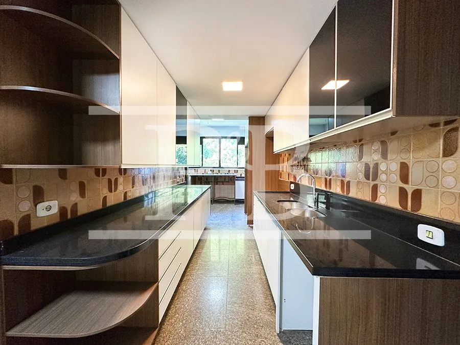4-bedroom apartment with balcony and 319 m² — photo 33