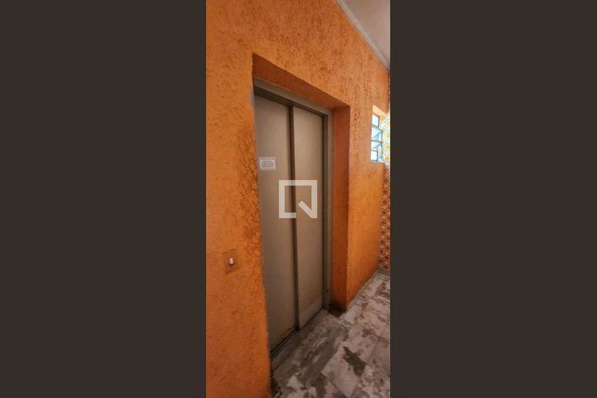 Walk-in closet in a 2-bedroom apartment, 63 m² — photo 22