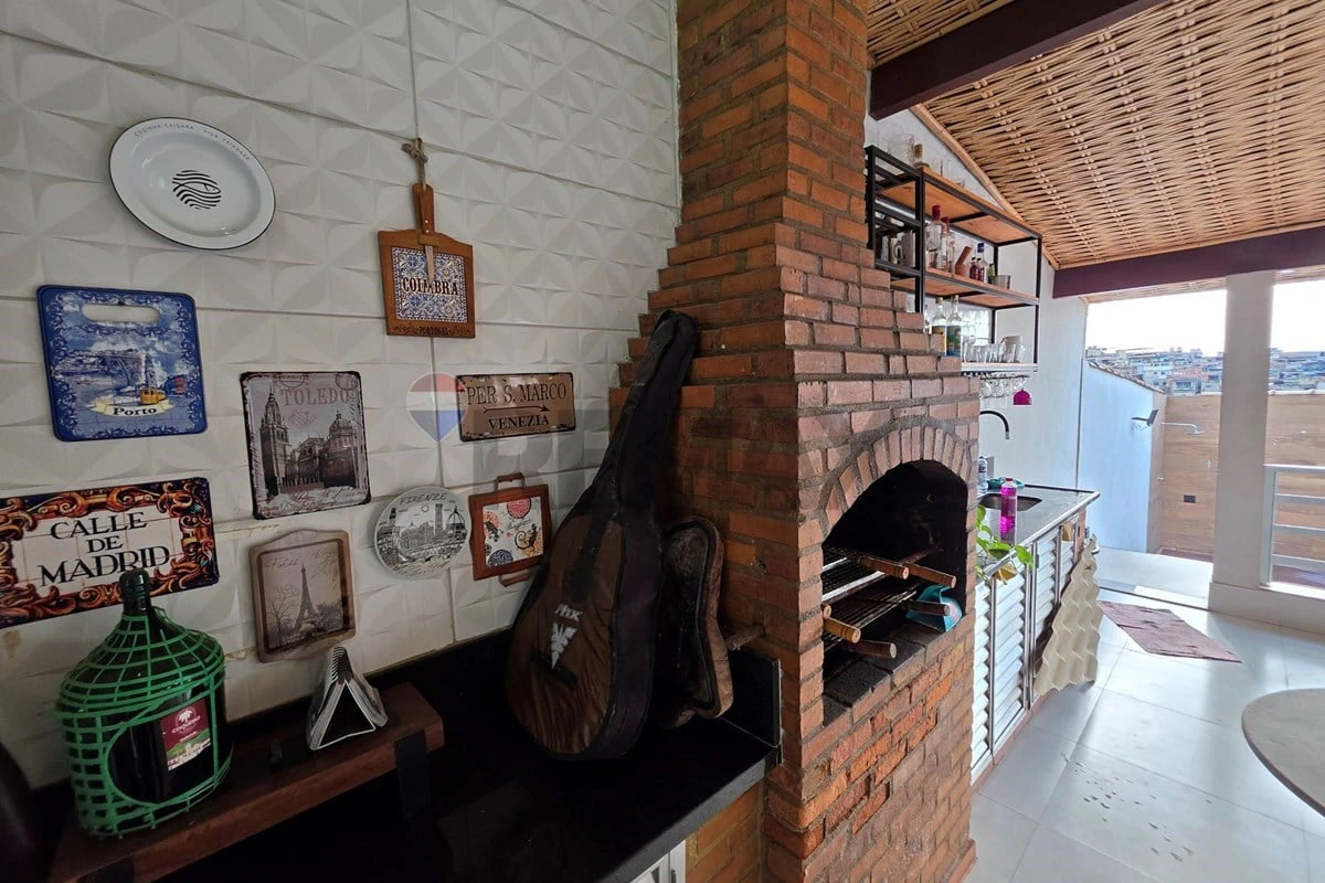 Balcony with a grill in a 3-bedroom house, 139 m² — photo 6