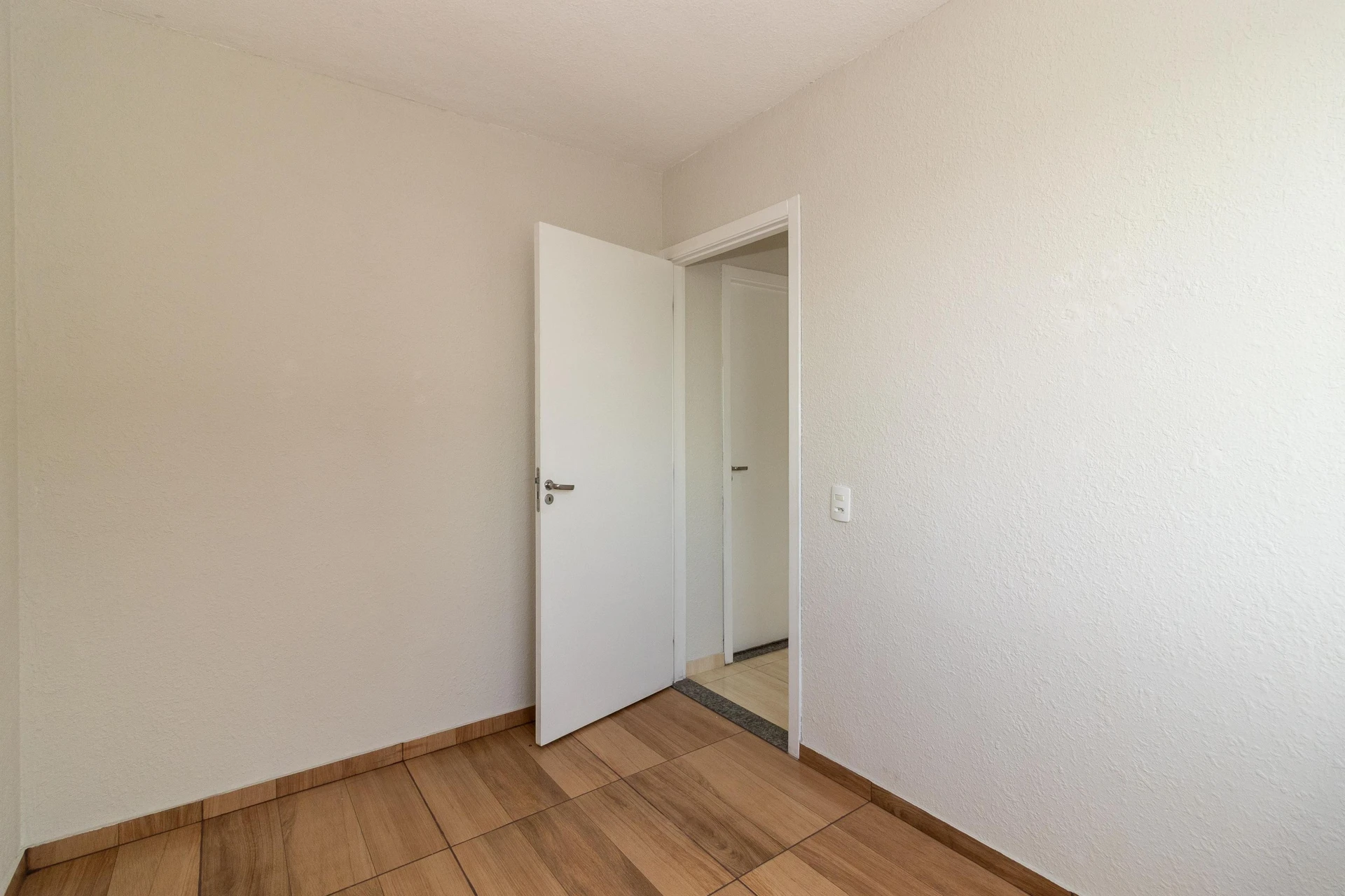 2-bedroom apartment with an open-plan kitchen — photo 32