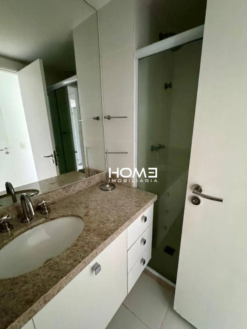 Home office in a 3-bedroom apartment, 155 m² — photo 50