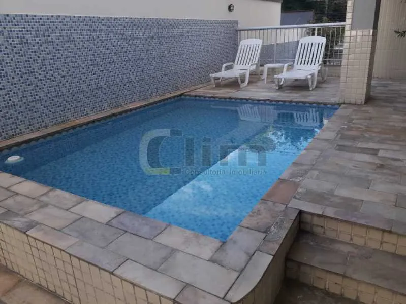 3-bedroom apartment in a building with a pool — photo 26
