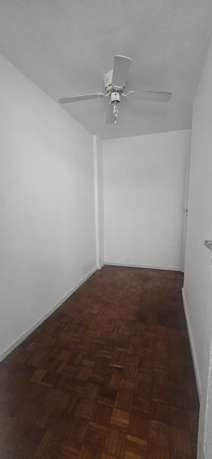 Wood or laminate floors in a one-bedroom apartment, 55 m² — photo 11