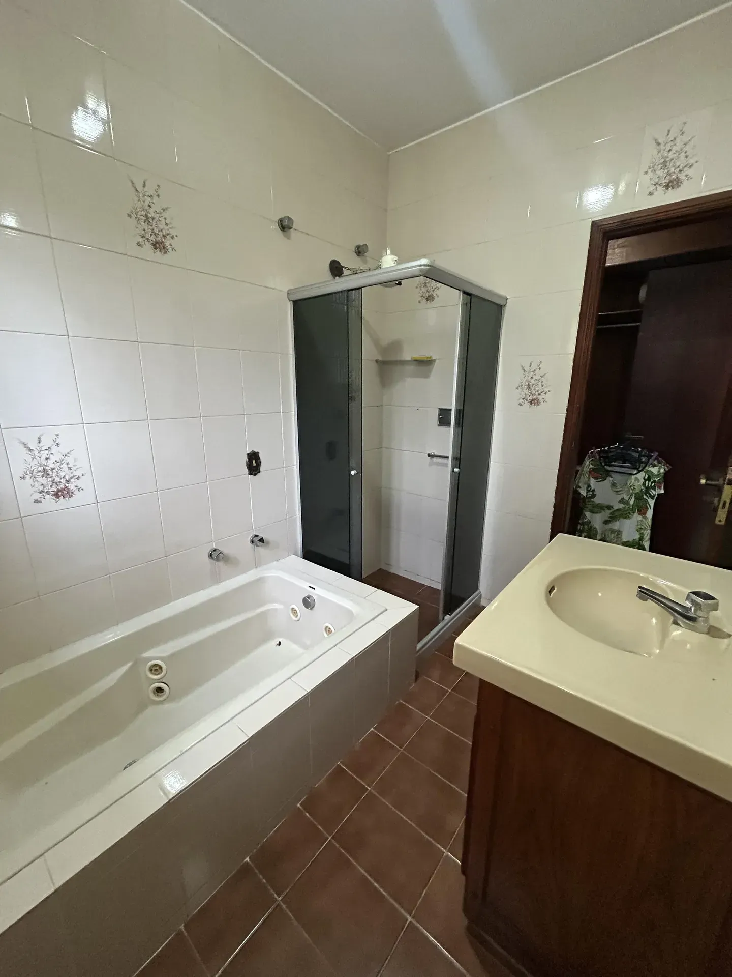 Casa com 4 quartos e 4 banheiros com box de vidro — photo 7