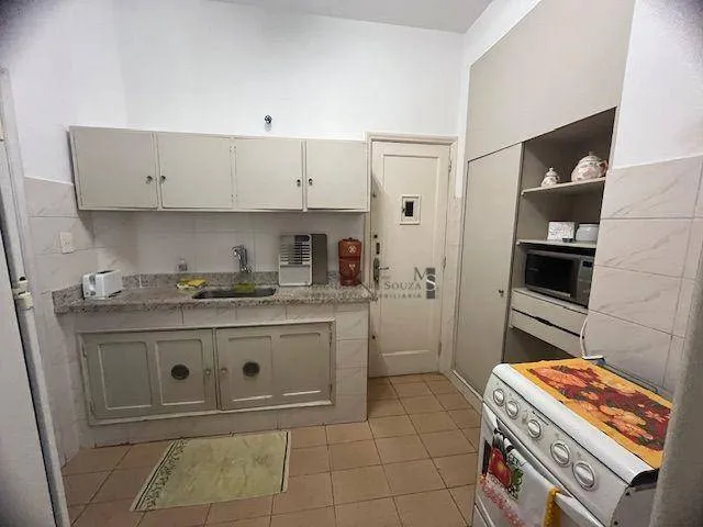 Wood or laminate floors in a 2-bedroom apartment, 98 m² — photo 9