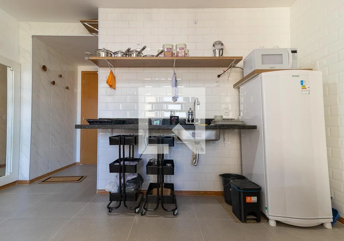 Furnished apartment, 32 m², with floor-to-ceiling windows — photo 2