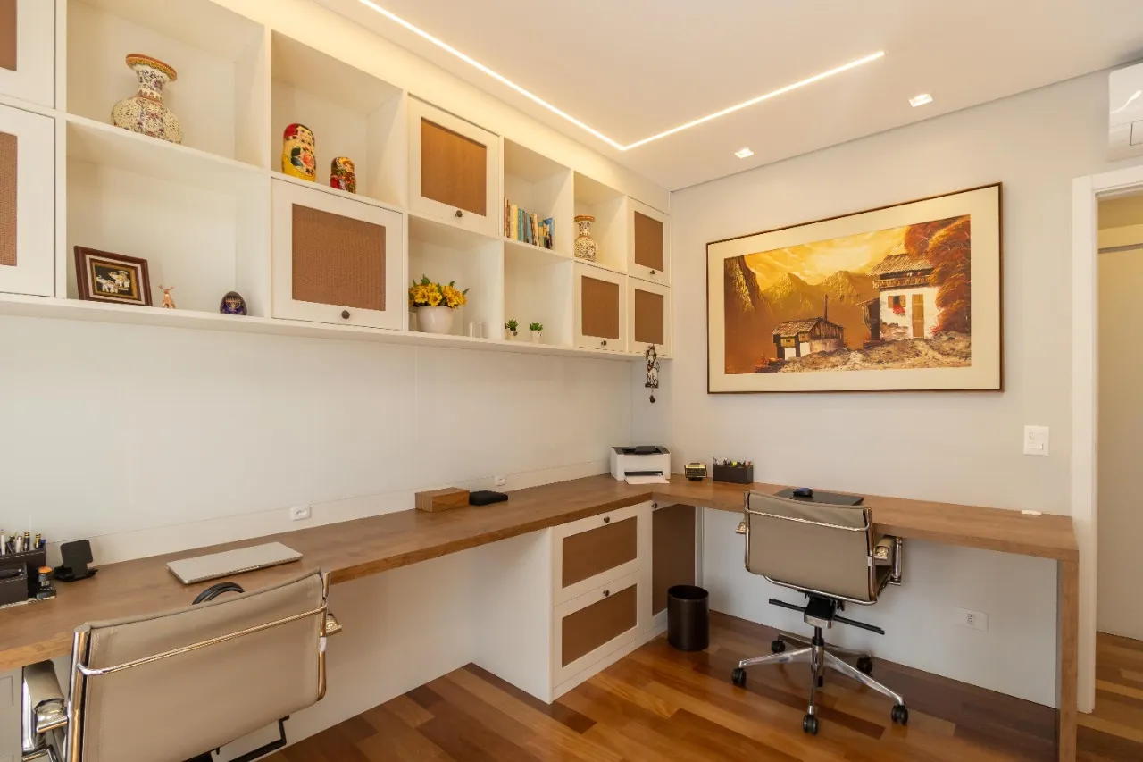 3-bedroom apartment in a building with a gym — photo 13