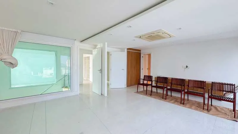 3-bedroom apartment in a building with a pool — photo 20
