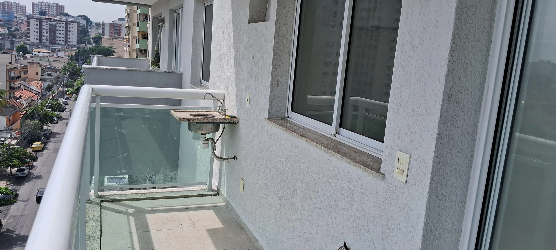 2-bedroom apartment in a building with a gym — photo 10