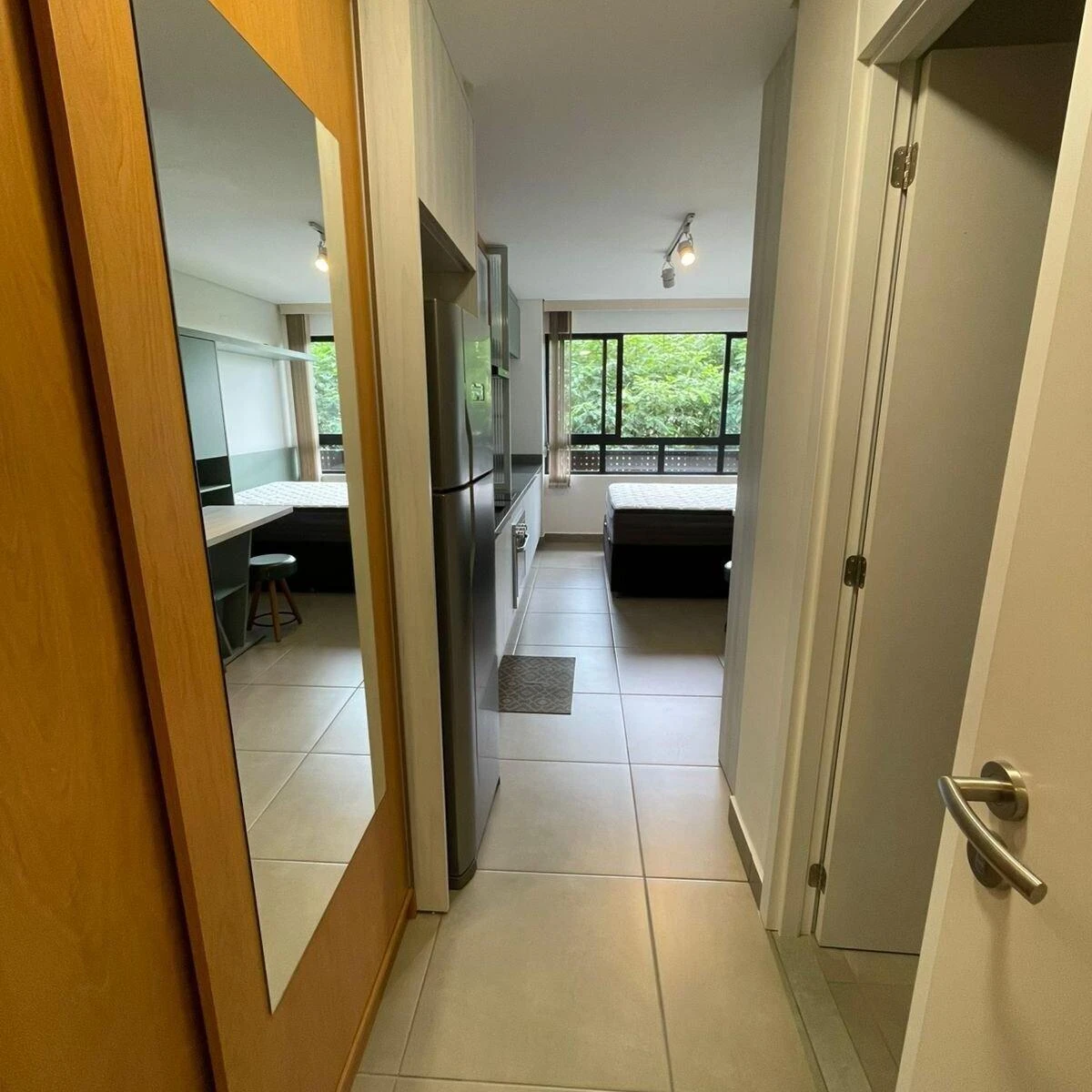 One-bedroom apartment with a dryer — photo 18