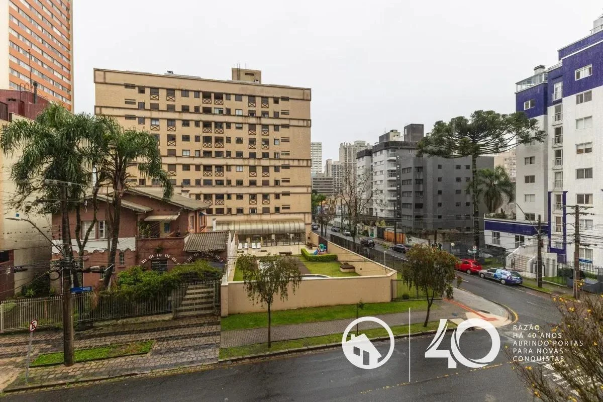 2-bedroom apartment with wood or laminate floors in Curitiba — photo 22