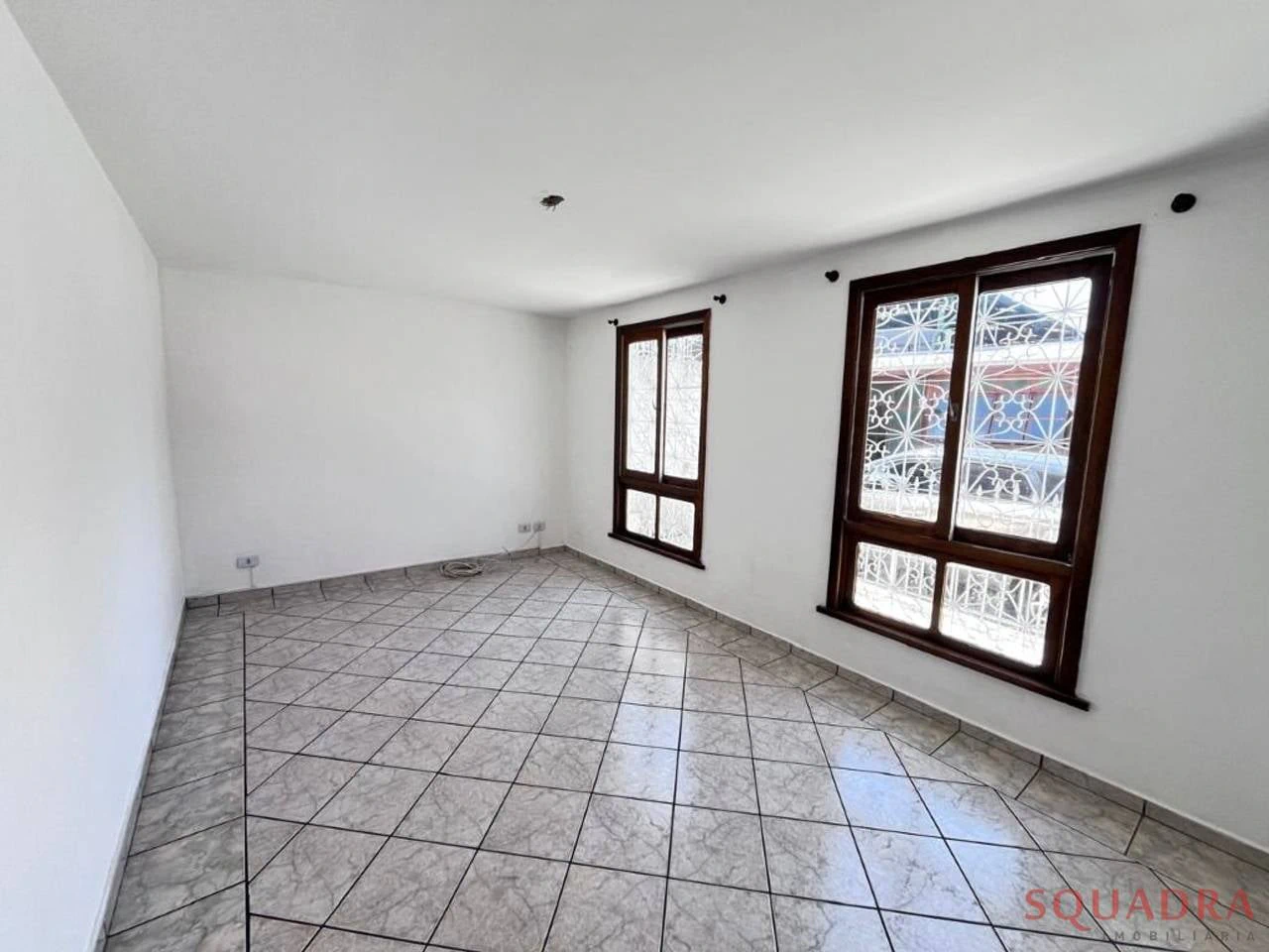 3-bedroom house with a bathtub in Curitiba — photo 16