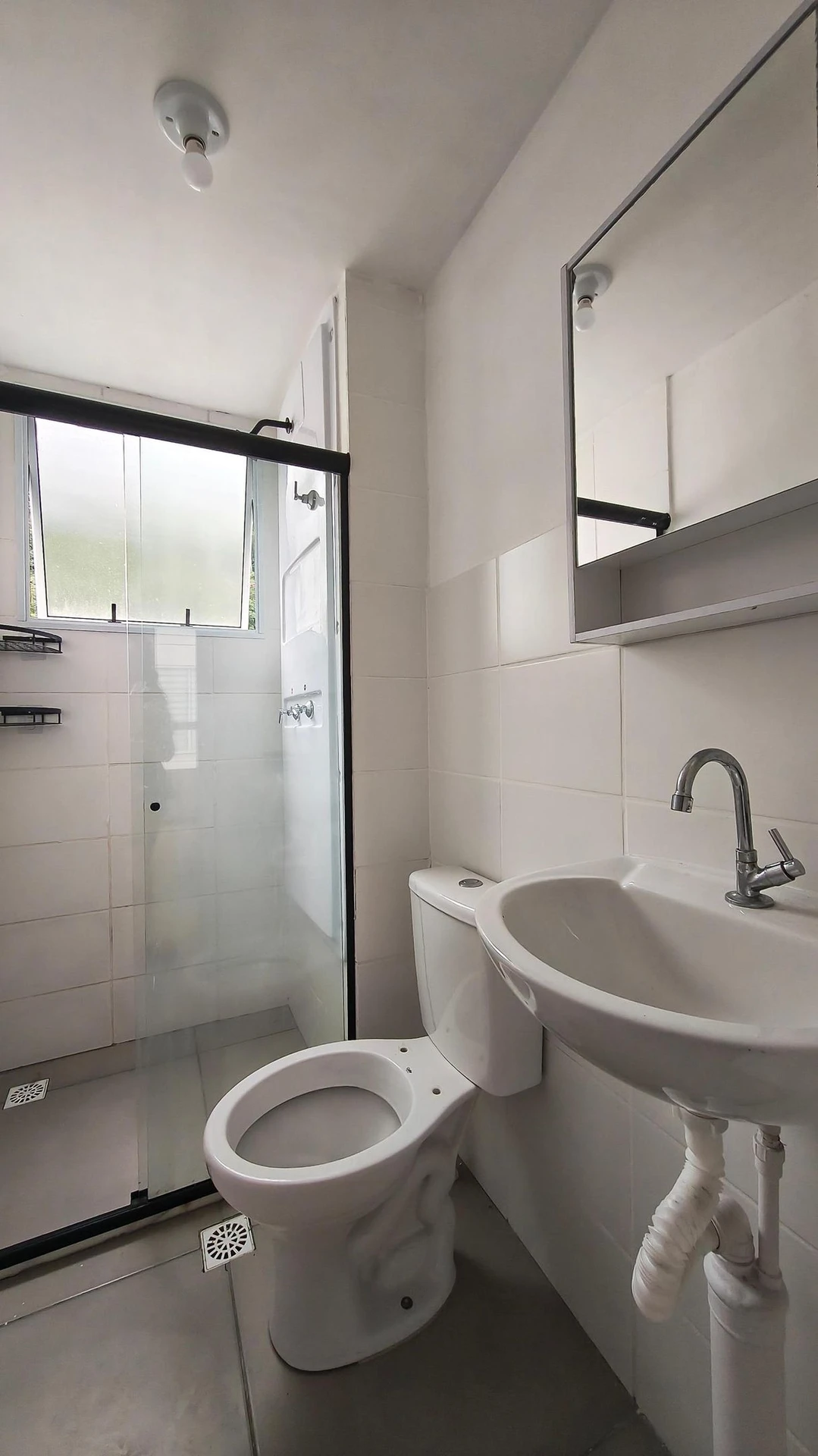 2-bedroom apartment in a building with a gym — photo 10