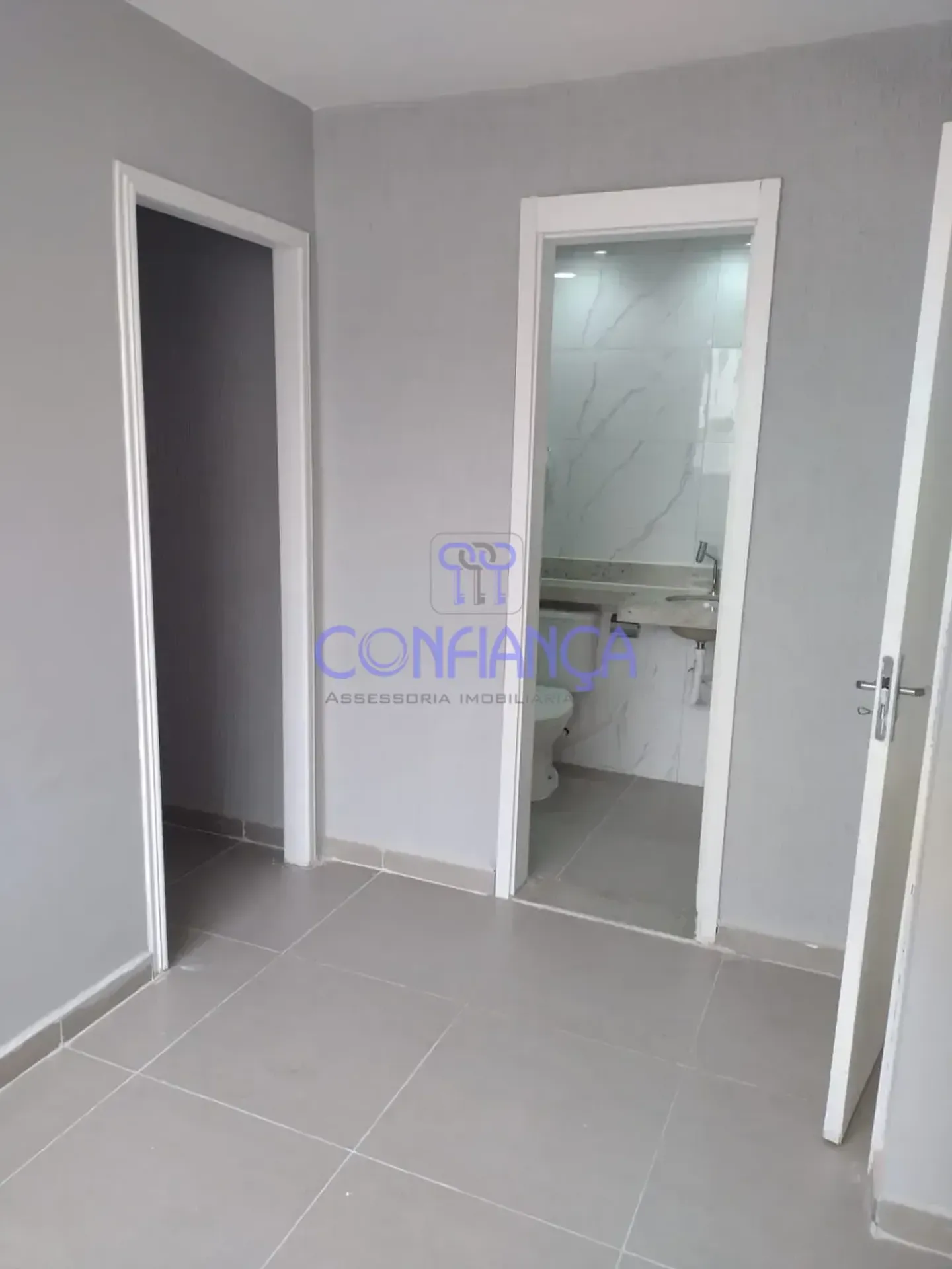 One-bedroom apartment in a building with a pool — photo 6