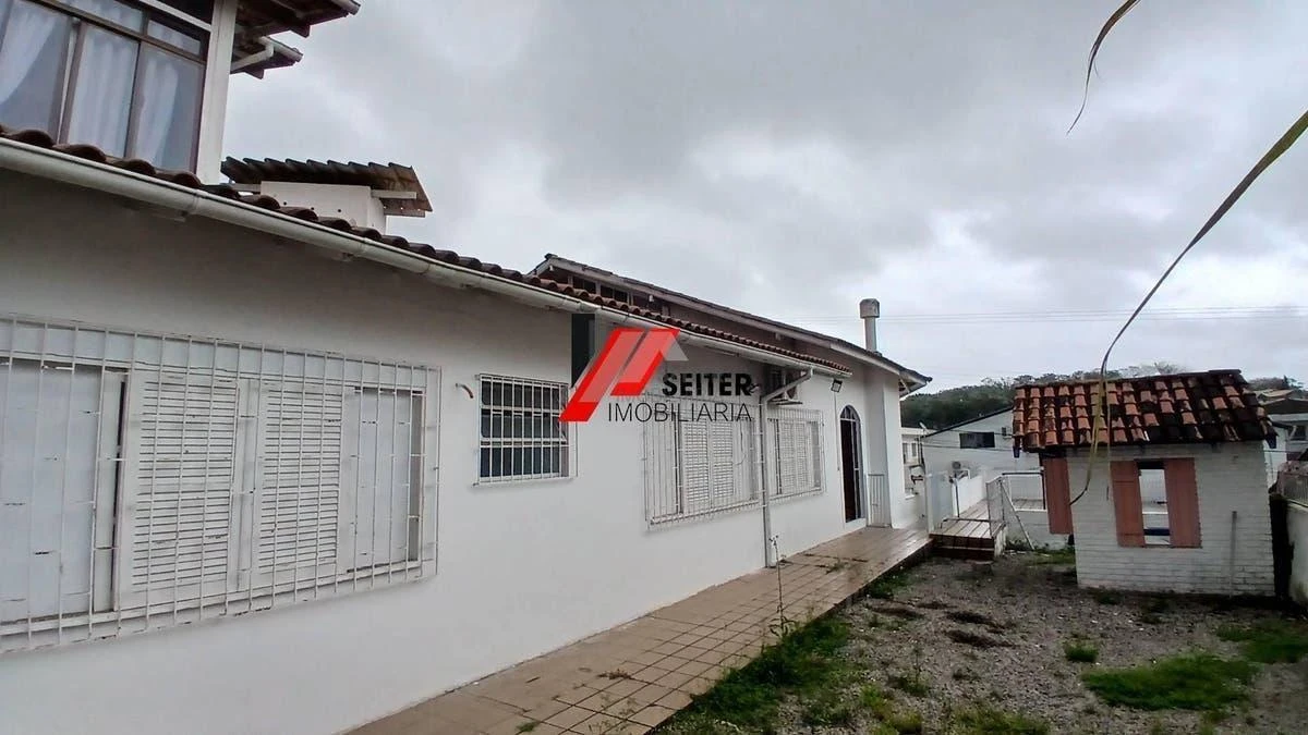 4-bedroom house with a home office in Florianópolis — photo 44