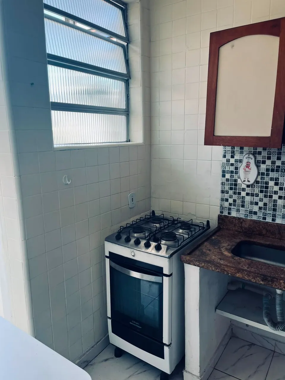 Unfurnished 2-bedroom apartment with a gas kitchen — photo 9