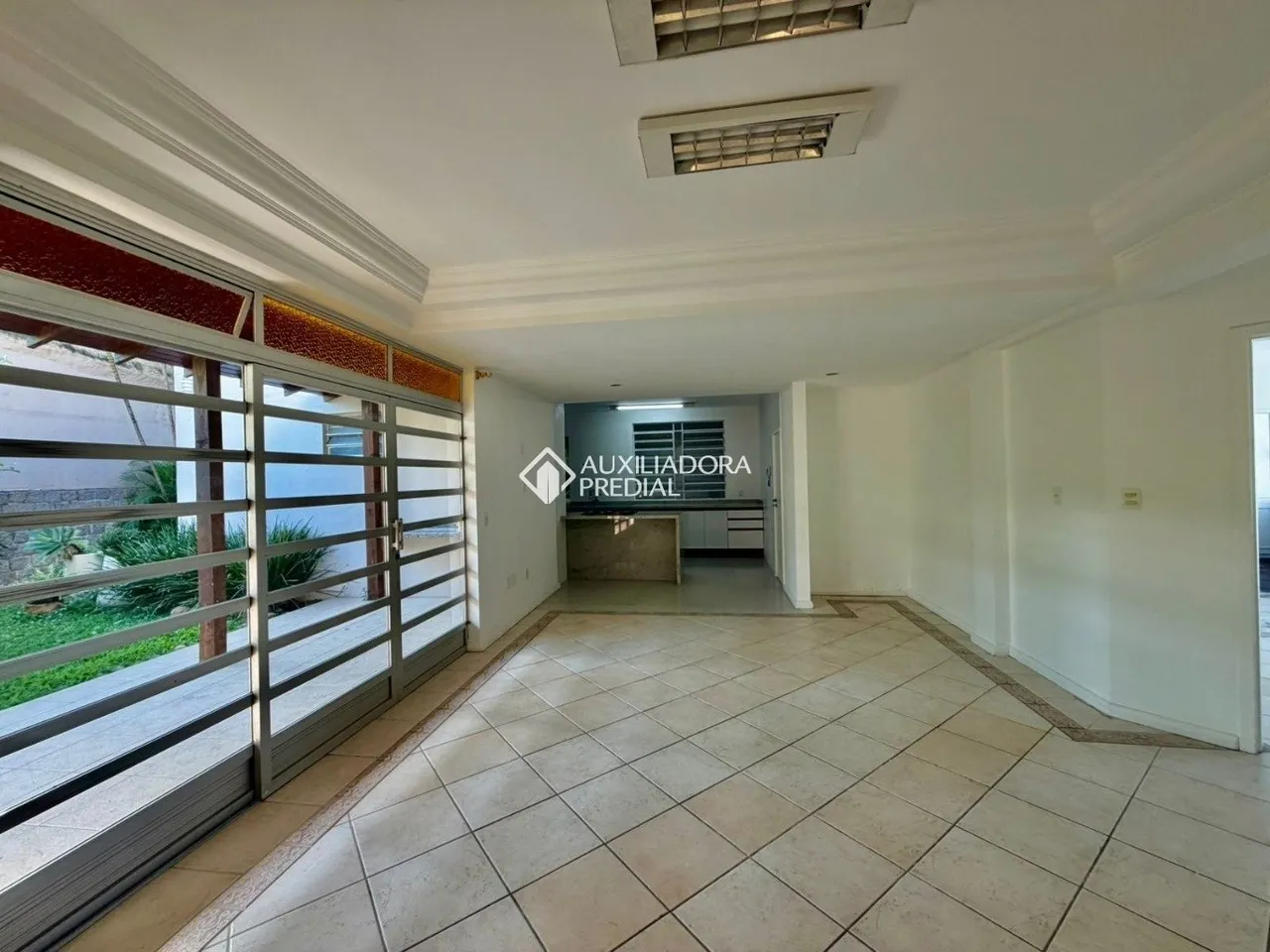 Робоче місце та 5 спалень: будинок 320 м² — photo 10