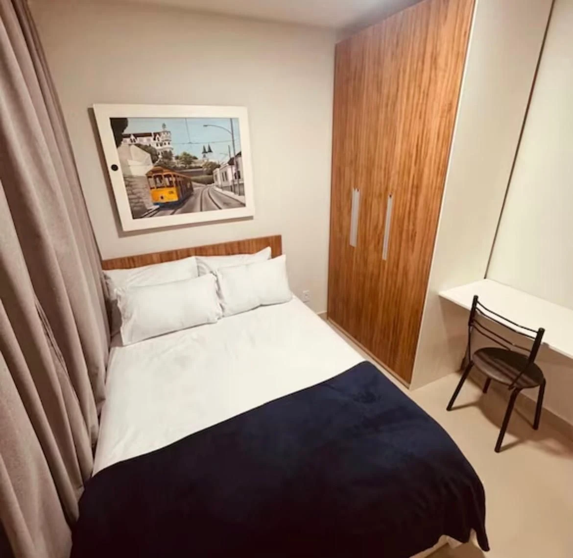 Furnished 2-bedroom apartment with open-plan kitchen — photo 3