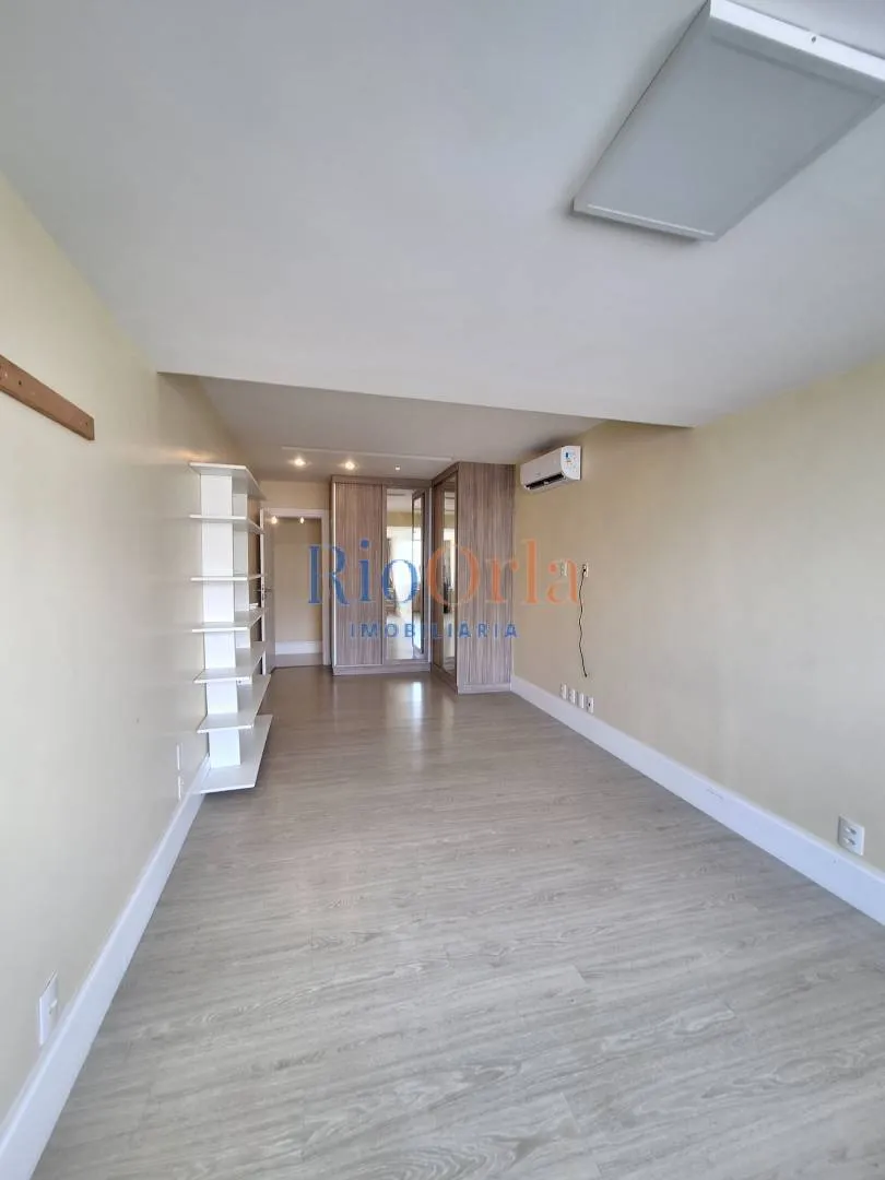 Unfurnished apartment with 4 bedrooms and 5 bathrooms — photo 44