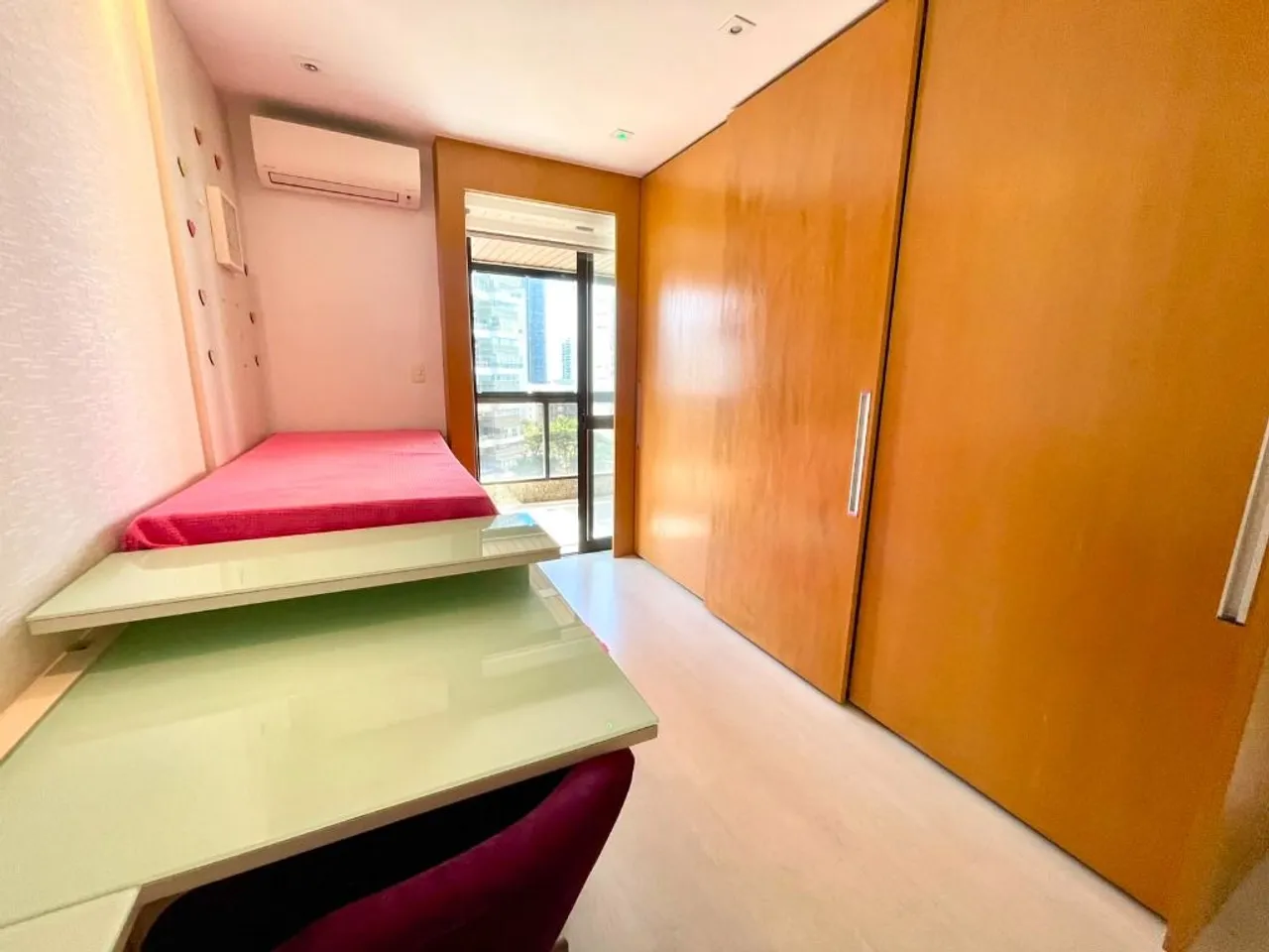 168 m² apartment with an open-plan kitchen and 3 bedrooms — photo 13