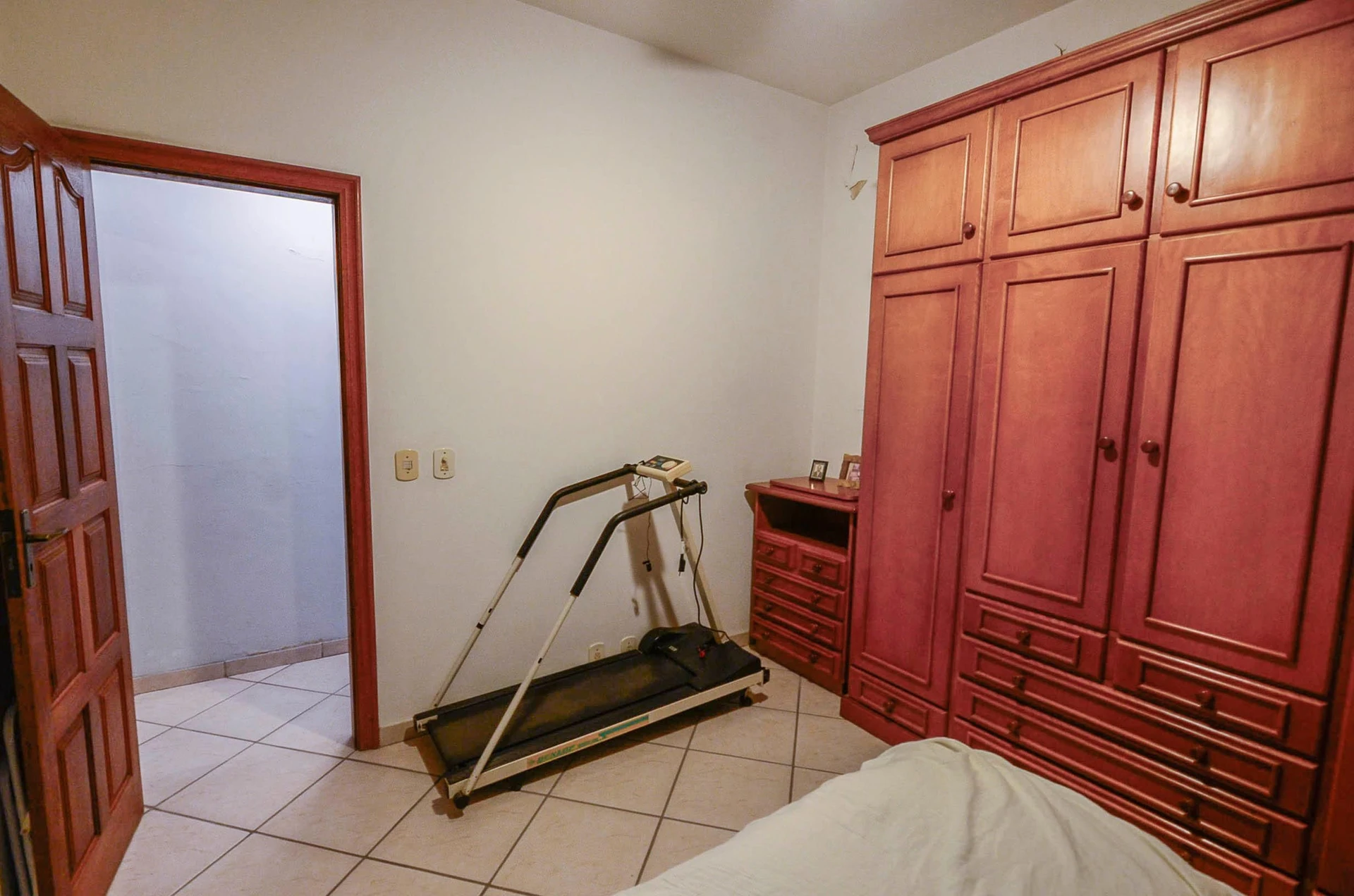 Furnished 2-bedroom apartment with a gas stove — photo 22