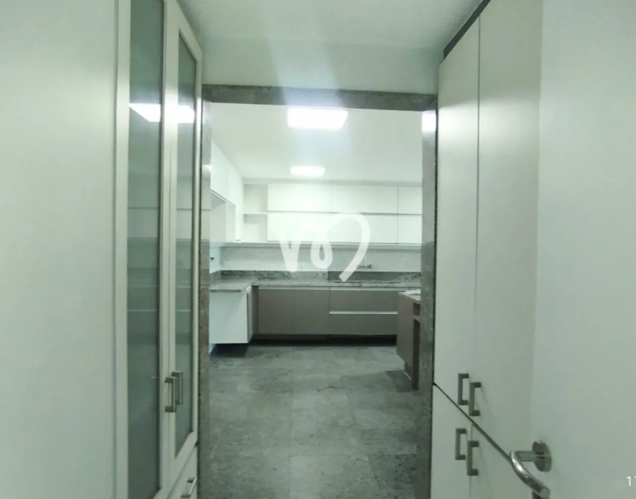 Unfurnished apartment for rent with 4 bedrooms and 313 m² — photo 25