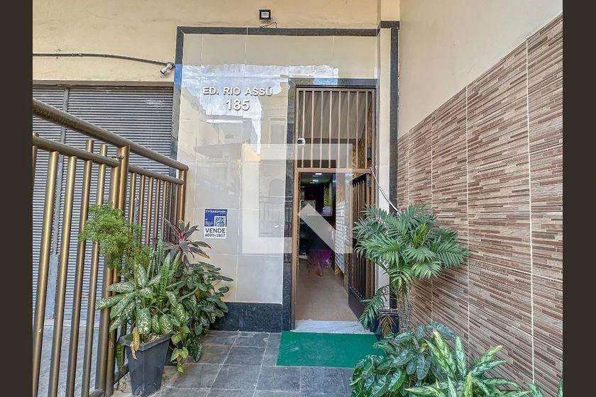 1-bedroom apartment of 50 m² with enclosed glass balcony