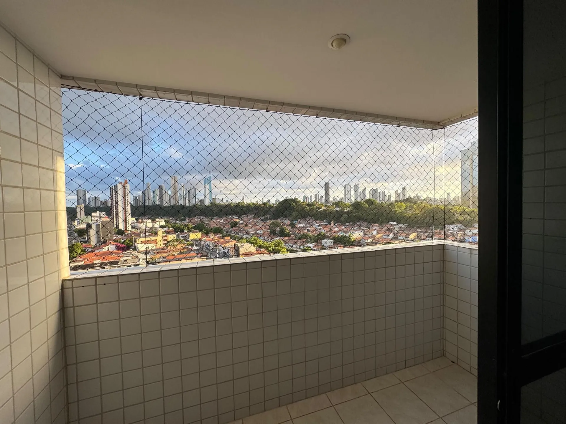 3-bedroom apartment in a building with a pool — photo 10