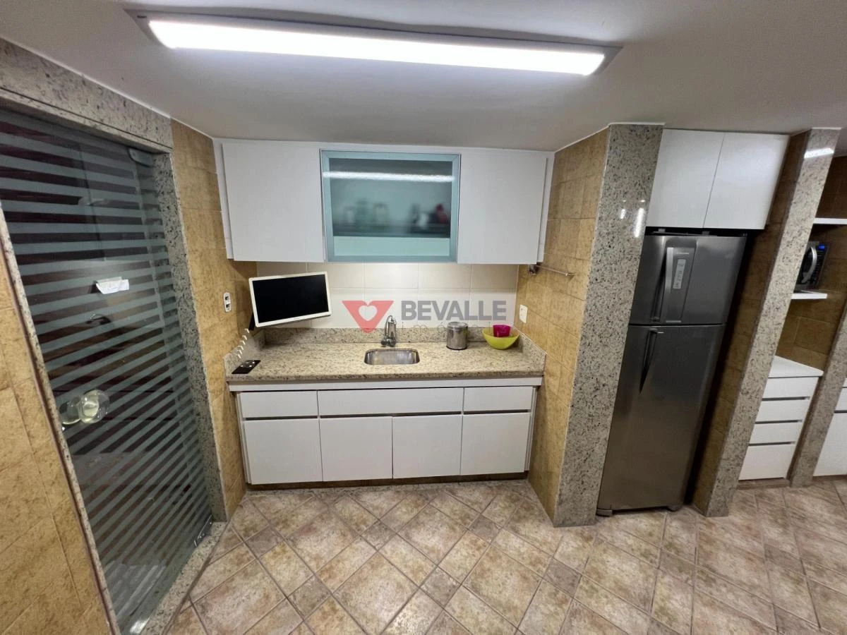 220 m² house with a washing machine and a home office — photo 20