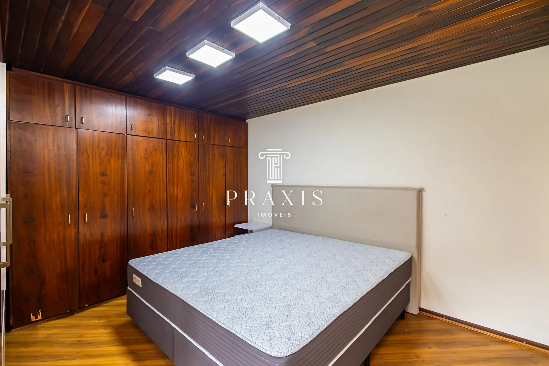 House with 4 bedrooms, 445 m² and fitted kitchen — photo 28