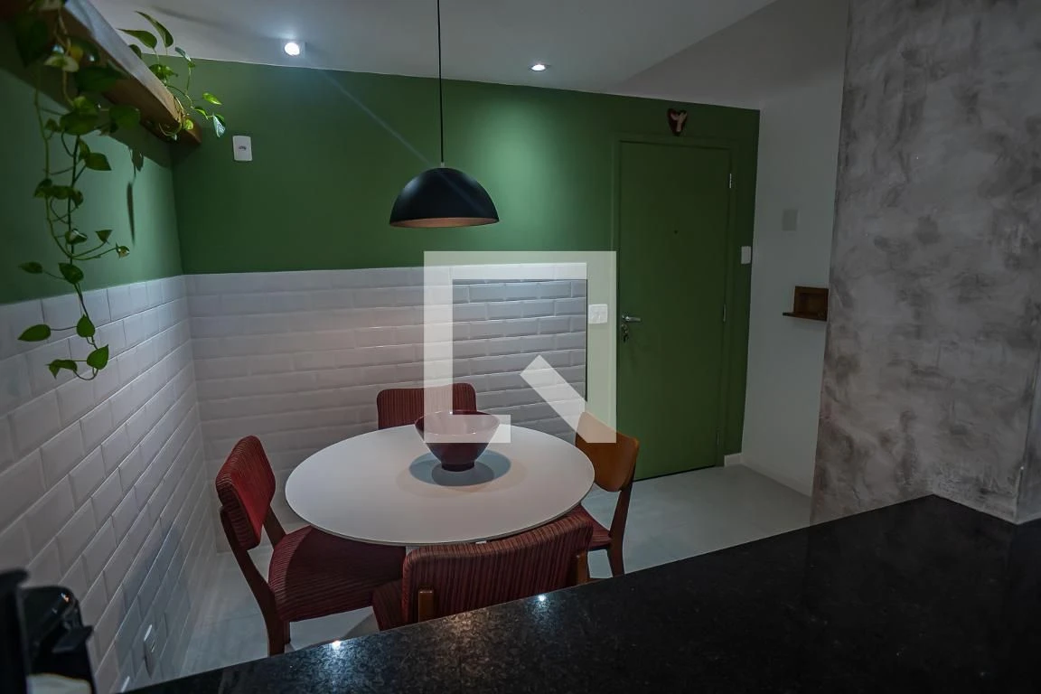 Furnished 2-bedroom apartment with en-suite bathrooms and open kitchen — photo 18