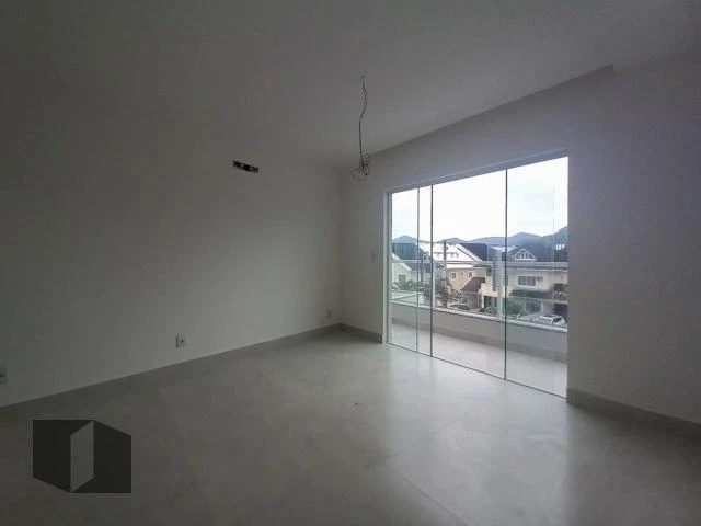 House with 4 bedrooms and 5 bathrooms, 2 parking spaces — photo 24