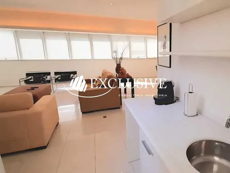 Duplex penthouse with an open kitchen and 2 bedrooms — photo 2
