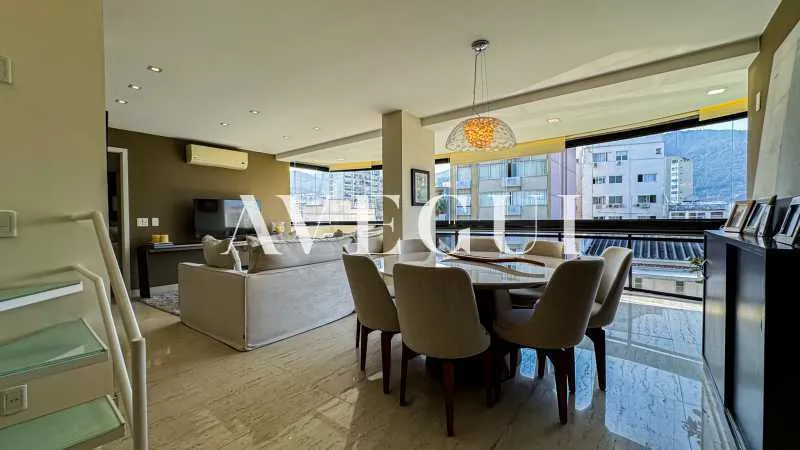 4-bedroom apartment in a building with a pool — photo 20