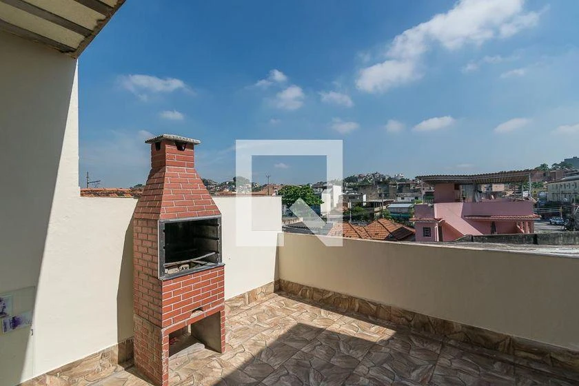 Balcony with a grill in a 3-bedroom apartment, 80 m²