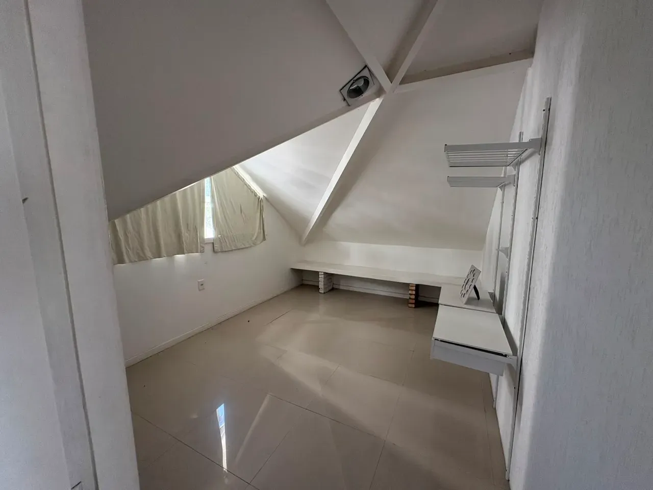 Furnished 266 m² house with 6 bedrooms and balcony grill — photo 39