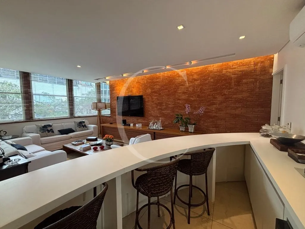 Bathtub in a 3-bedroom apartment, 127 m² — photo 17