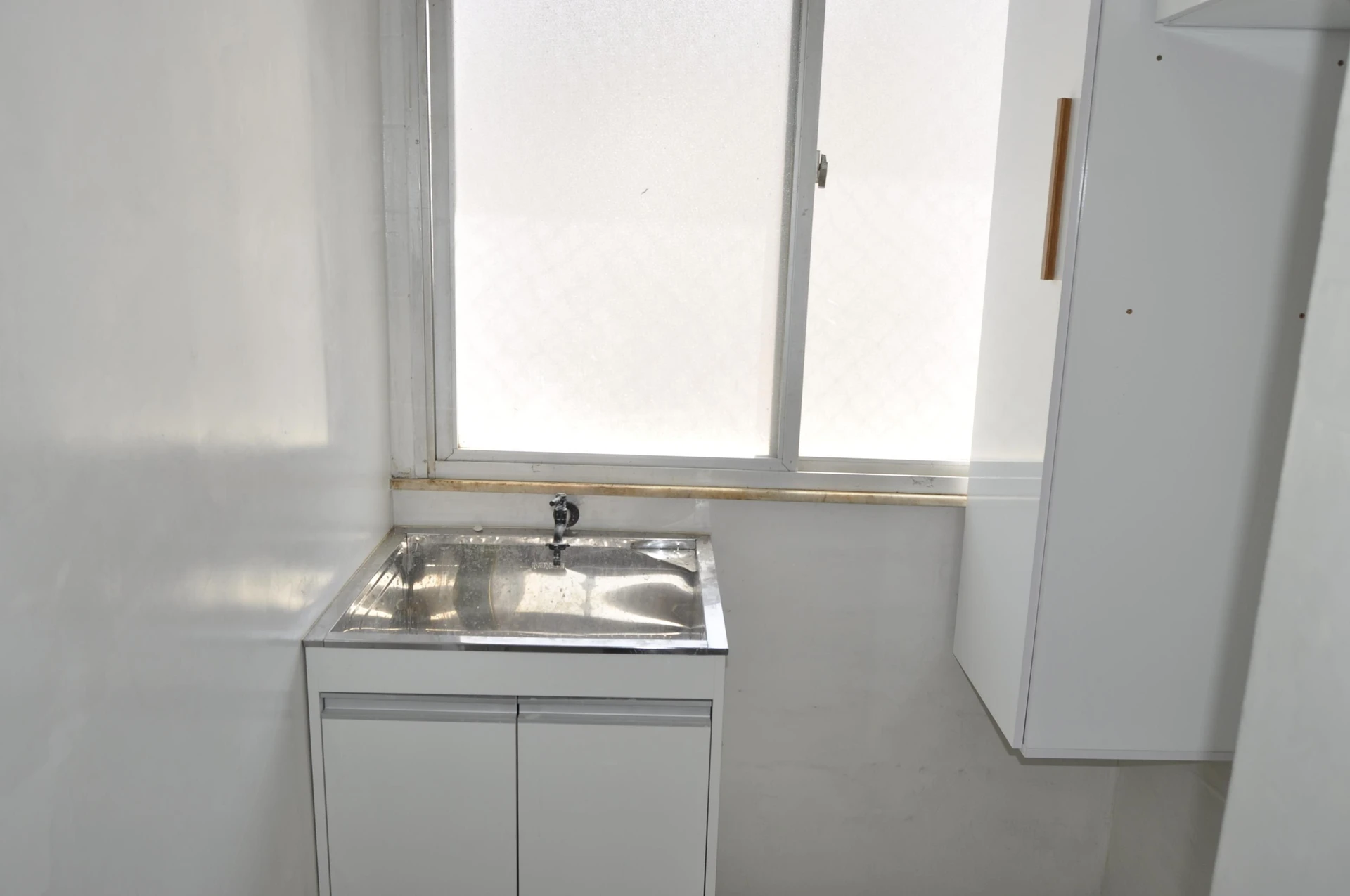 Glass-enclosed balcony in a 3-bedroom apartment, 65 m² — photo 10