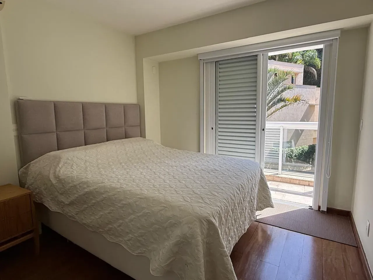 Furnished 470 m² house with 4 en-suite bedrooms and pool — photo 13