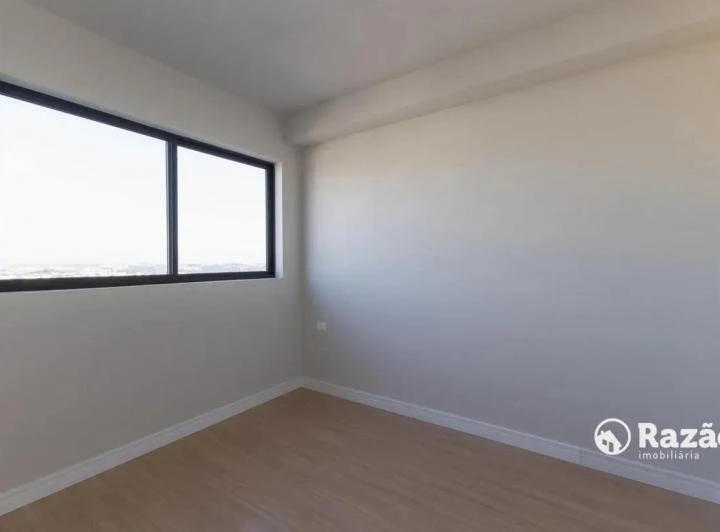 86 m² apartment with 2 bedrooms and a compact kitchen — photo 5